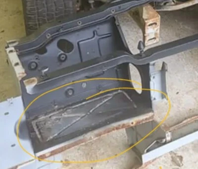 Oldsmobile Starfire 1964 bandeja protectora contra salpicaduras delantera derecha OEM GM Foto 1 de 4