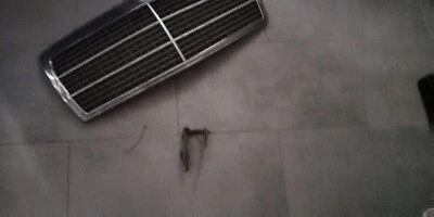 84-93 190E Mercedes W201 grille 2018880223 OEM - Image 1 of 4