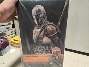 SEALED Hot Toys Star Wars The Mandalorian Sixth Scale Collectible Figure - Picture 1 of 5