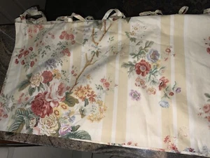 CENEFA CORBATA RALPH LAUREN~HIGHFIELDS~RAYAS FLORALES AMARILLAS Y BLANCAS 77”W - Imagen 1 de 4