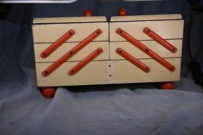 Cesta organizadora caja de costura acordeón escalonado madera mediados de siglo Foto 1 de 4