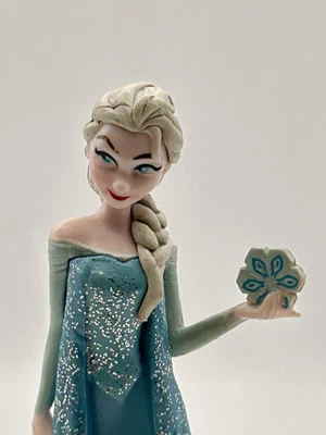 Figura de acción coleccionable de la princesa Elsa Frozen de la tienda Disney de 3,75" de alto Foto 1 de 4