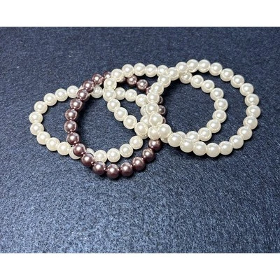 Juego de 4 pulseras elásticas apilables de perlas sintéticas 3 crema, 1 gris nuevas sin etiquetas Foto 1 de 3