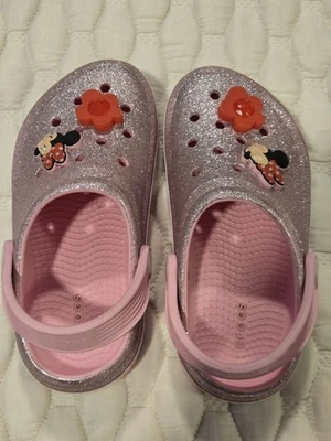 Zapatos sin cordones Crocs para niñas más jóvenes rosa brillante temática de Minnie Mouse talla 13 Foto 1 de 4