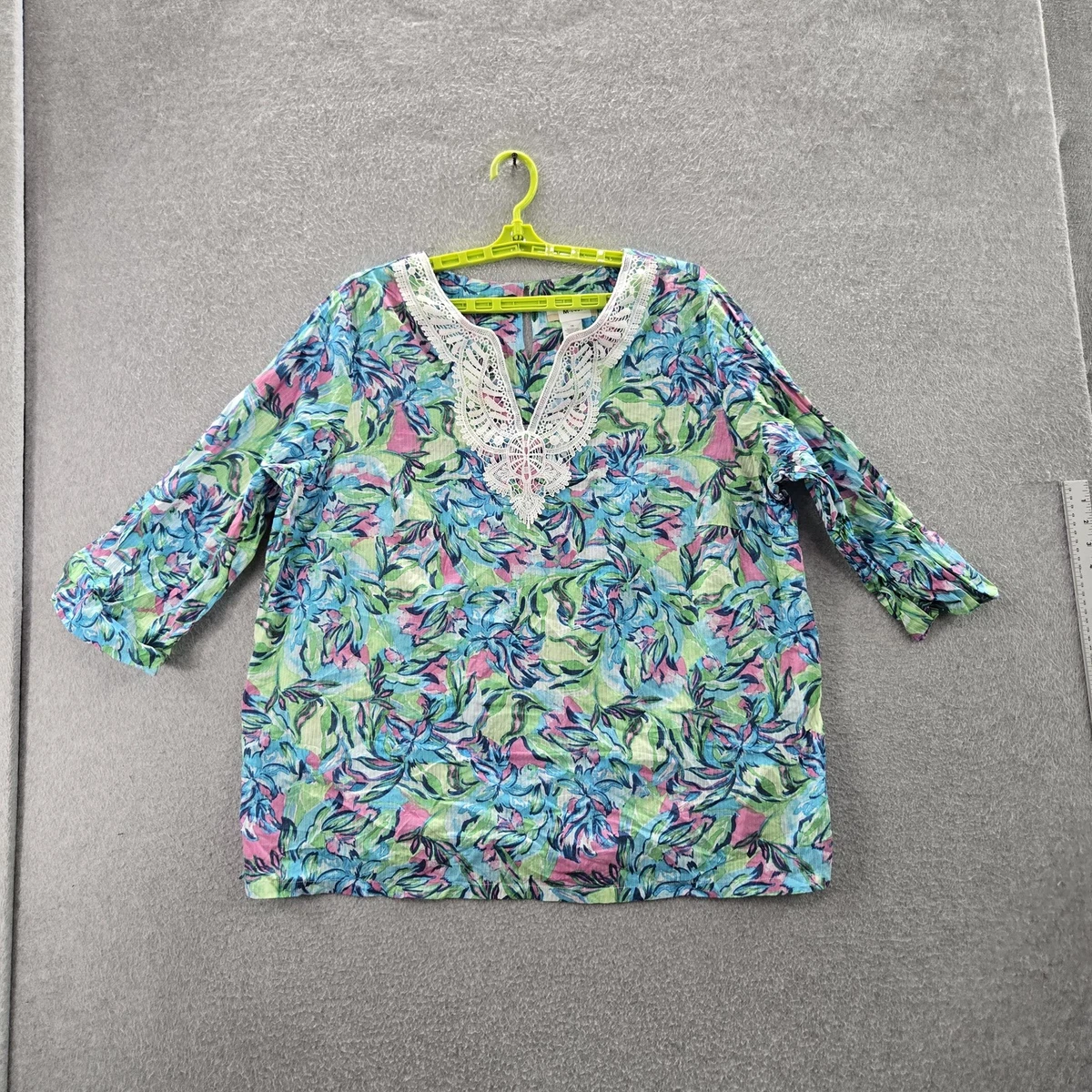 Camiseta De Mujer Alfred Dunner - Textura Chevron Y Detalle De Encaje En La Espalda, 98% Poliéster