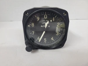 Kollsman Instrument Corp Altimeter 371-10-01G - Picture 1 of 3