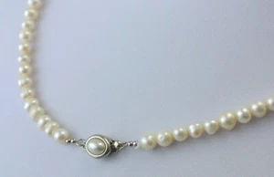 Vintage  Perlenkette - mit ovalem Verschluss (ca. 53 cm) 6,8 mm  - Picture 1 of 8