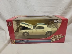 NIB 1:24 Diecast Johnny Lightning Muscle Cars WHT 1970 PONTIAC FIREBIRD TRANS AM - Picture 1 of 6
