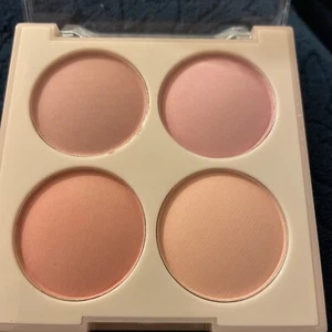 blusher palette 4 Colour - Picture 1 of 5