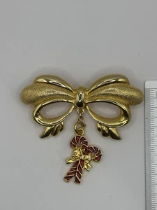 Brosche goldfarben baumelnd Weihnachten Zuckerstangen Strass Schild 14KGE BC Lind - Bild 1 von 5