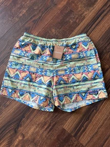 NEW Patagonia Mens Size MED Baggies Shorts 5 In High Hopes Geo Salamander Green - Picture 1 of 2