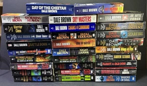 DALE BROWN 29 Military Action Paperback Book Lot Includes DREAMLAND & Others - Imagen 1 de 4