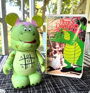 Disney Vinylmation Pete's Dragon (Elliott) 9" LE 1200 und VHS-Kassette - ohne Karton - Bild 1 von 9