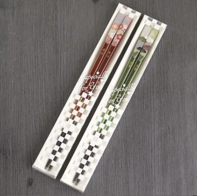 Palillos japoneses personalizados con tu nombre hechos en Japón Foto 1 de 4