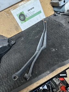 TOYOTA RAV4 MK2 2005 PAIR OF FRONT WIPER ARMS SET OF - Picture 1 of 5