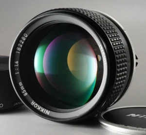 N Mint Nikon Ai-s Nikkor 85mm F/1.4 MF Portrait MF AIS Lens w/ Hood HN-20 #3433 - Picture 1 of 14
