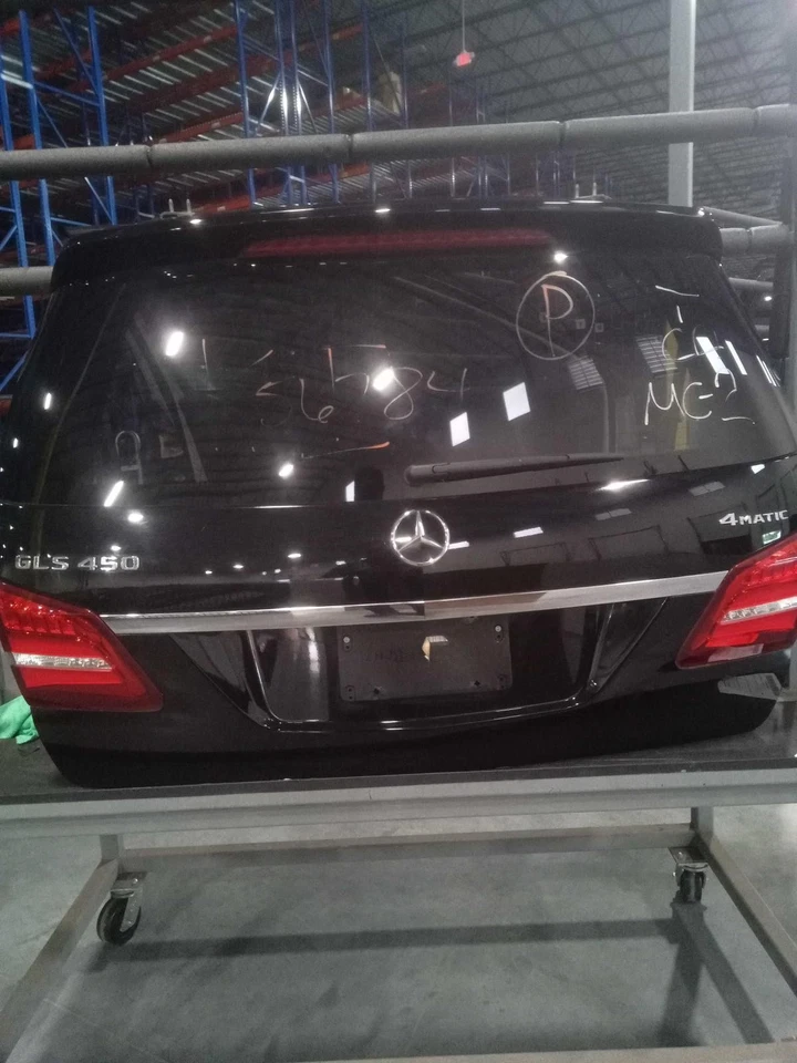 Tapa de cubierta usada se adapta a: Mercedes-benz Mercedes clase GLS 166 2017 tipo GLS350d surro Foto 1 de 1