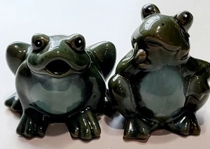 Menge 2 ~ Keramik Frösche Figuren 3-4" groß gebraucht - Bild 1 von 4