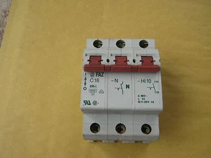 INTERRUPTOR DE CIRCUITO TRIPLE POLO KLOCKNER MOELLER FAZ C16 16 AMP HI 10. - Imagen 1 de 1