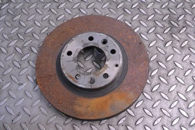 Disco de freno delantero izquierdo cercano lateral Mazda MX-5 NC 1.8 2013 RHD 09B04211 12126905 Foto 1 de 4