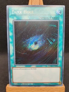 Yu-Gi-Oh! Schwarzes Loch SECRET RARE BLMR NEAR MINT ENGLISCH 1.Auflage - Bild 1 von 1