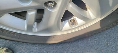 JUEGO RUEDAS Y NEUMÁTICOS HYUNDAI LOCAL Foto 1 de 4