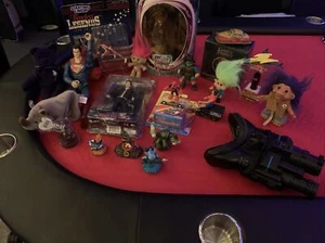 Lotto giocattoli vintage Bundle, rari, Hylanders, Twilight, Superman, TY, TROLLS, GOT, TMNT!! - Foto 1 di 10