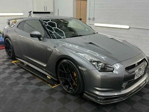 Stunning Gtr With Low Miles - Picture 1 of 4