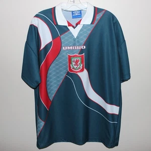 Como nuevo sin usar GALES 1995-96 visitante camiseta de fútbol Umbro camiseta de fútbol Euro Dreigiau - Imagen 1 de 13
