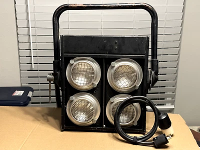 TMB ProCan 4-Lite Audience Stage Light Blinder 4 Way Black, 2 Circuit Twist lock - Image 1 of 3