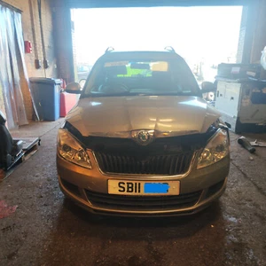 SKODA ROOMSTER 1.2 CGP BREAKING GEARBOX 5SP MKG MANUAL BEIGE LF8H 2011 - Picture 1 of 12