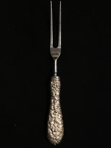 Stieff 9-1/2" Prong Arrosto Intaglio Forchetta Modello Rosa Manico Sterling - Foto 1 di 5
