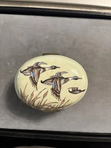 Vintage Emaille Gänse fliegende ovale Schatulle - Bild 1 von 7