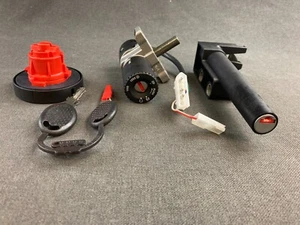 Kit de herrajes de bloqueo APRILIA Área 51 1998-2000 AP8202030 - NUEVO - Imagen 1 de 3