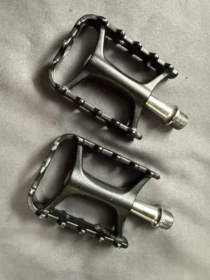 "Pedales de aleación Wellgo M111 con husillo cromado, rodamientos sellados, negro, 9/16""" Foto 1 de 4