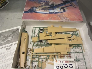 1/72 ACADEMY MINICRAFT B-24D LIBERATOR Modellbausatz in Box - Bild 1 von 10