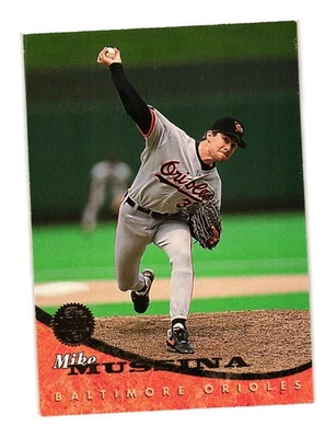 1994 Leaf #105 Mike Mussina Baltimore Orioles - Image 1 of 2