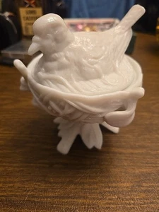 Vintage weiß Milchglas Vogel auf Vogelnest Süßigkeiten Nuss Schale - Westmoreland signiert - Bild 1 von 8