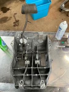 OEM 2009-2018 DODGE RAM 1500 5.7L A/T BRAKE PEDAL ASSEMBLY PEDALS BRACKET - Picture 1 of 2