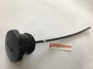 TAPPO SERBATOIO BENZINA PER CIAO APE 50 P TM FL GRILLO TRE CON ASTA NERO PIAGGIO - Photo 1 sur 2