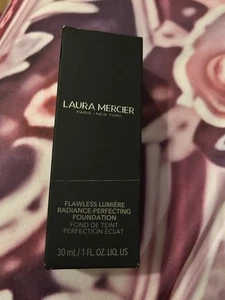 LAURA MERCIER ~ FLAWLESS LUMIERE RADIANCE PERFECTING Foundation 2W2 BUTTERSCOTCH - Picture 1 of 6
