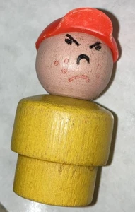 Fisher Price Little People Grumpy Boy base legno vintage 1974 CE raro - Foto 1 di 4