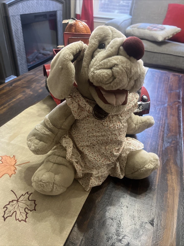 Marioneta de mano Wrinkles Dog 1981. Ganzbros Heritage Collection Etiqueta Nº 9013222 Foto 1 de 4