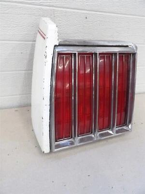 Luz trasera del lado del conductor LH y extensión de panel de cuarto Pontiac Grand Prix 1979 OEM Foto 1 de 4