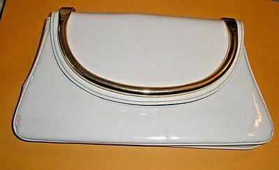 Bolso sin asas vintage I. Magnin de charol blanco o use asa con bisagras de latón Foto 1 de 4