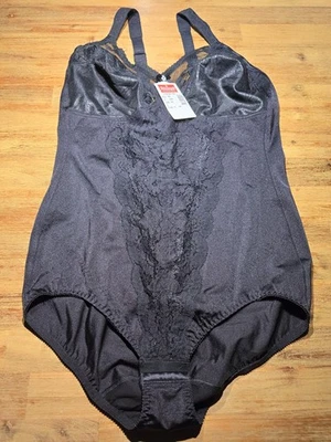 GORGEOUS: Triumph classic bodice body CYNTHIA TSN, size 90 C, black, new *vintage - Image 1 of 4