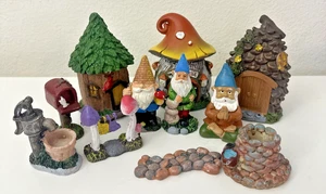Villaggio in miniatura giardino delle fate con gnomi statuine decorazione bosco - Foto 1 di 14