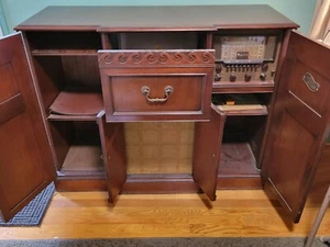 ORIGINAL vintage 1946-49 Magnavox WINDSOR Wood Floor Radio/Phonograph Console - Picture 1 of 24