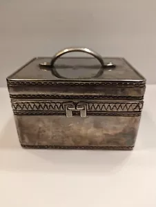 Caja de baratija con bisagras forrada roja plateada con detalle de cremallera 5"X4" - Imagen 1 de 9