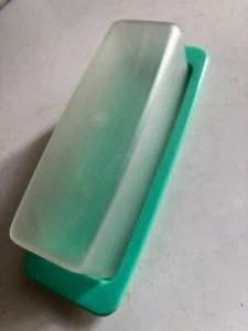 Plato de mantequilla vintage turquesa opaco plástico duro 5 7/8" bajo tapa - Imagen 1 de 7